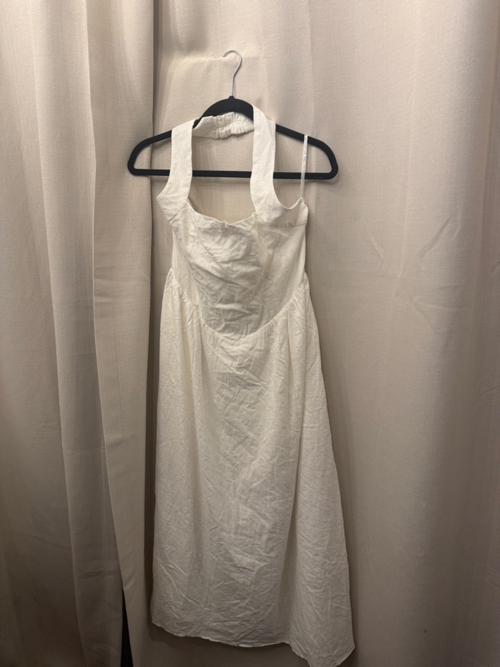 Showpo DANIELLA MAXI DRESS
Halter Neck A Line Dress In White NWT size 10 - Picture 4 of 7